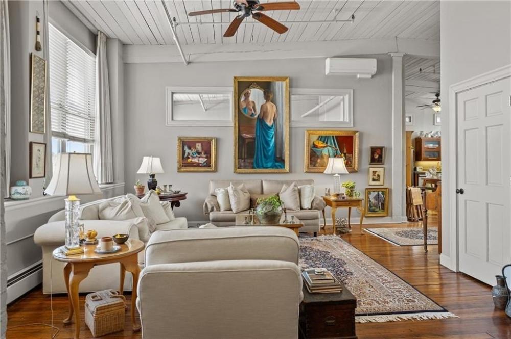 Currently Displayed Property Photo
