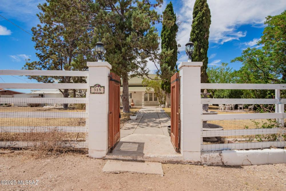 Currently Displayed Property Photo