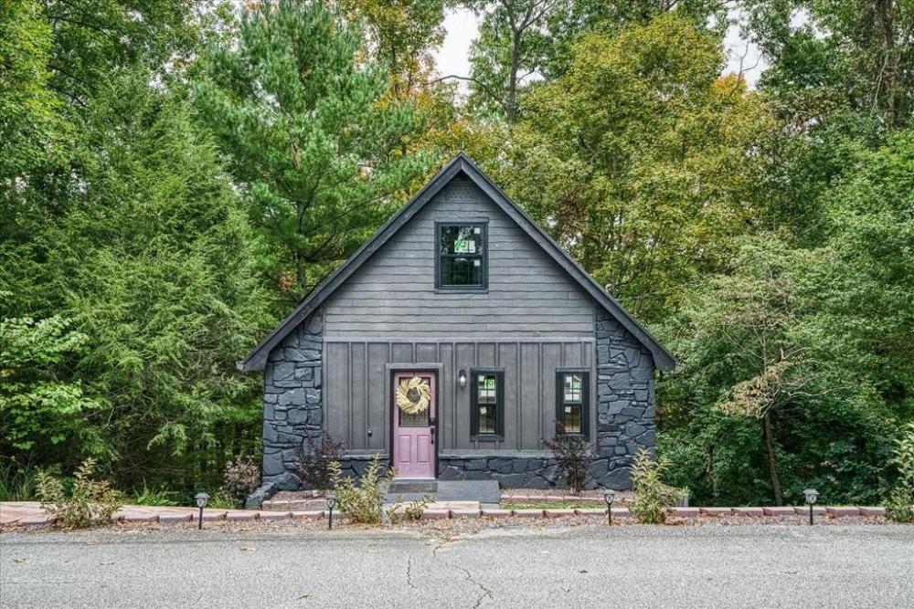 Currently Displayed Property Photo
